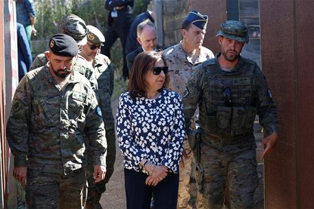 La ministra de Defensa, Margarita Robles, durante las prácticas de instrucción de militares ucranianos.